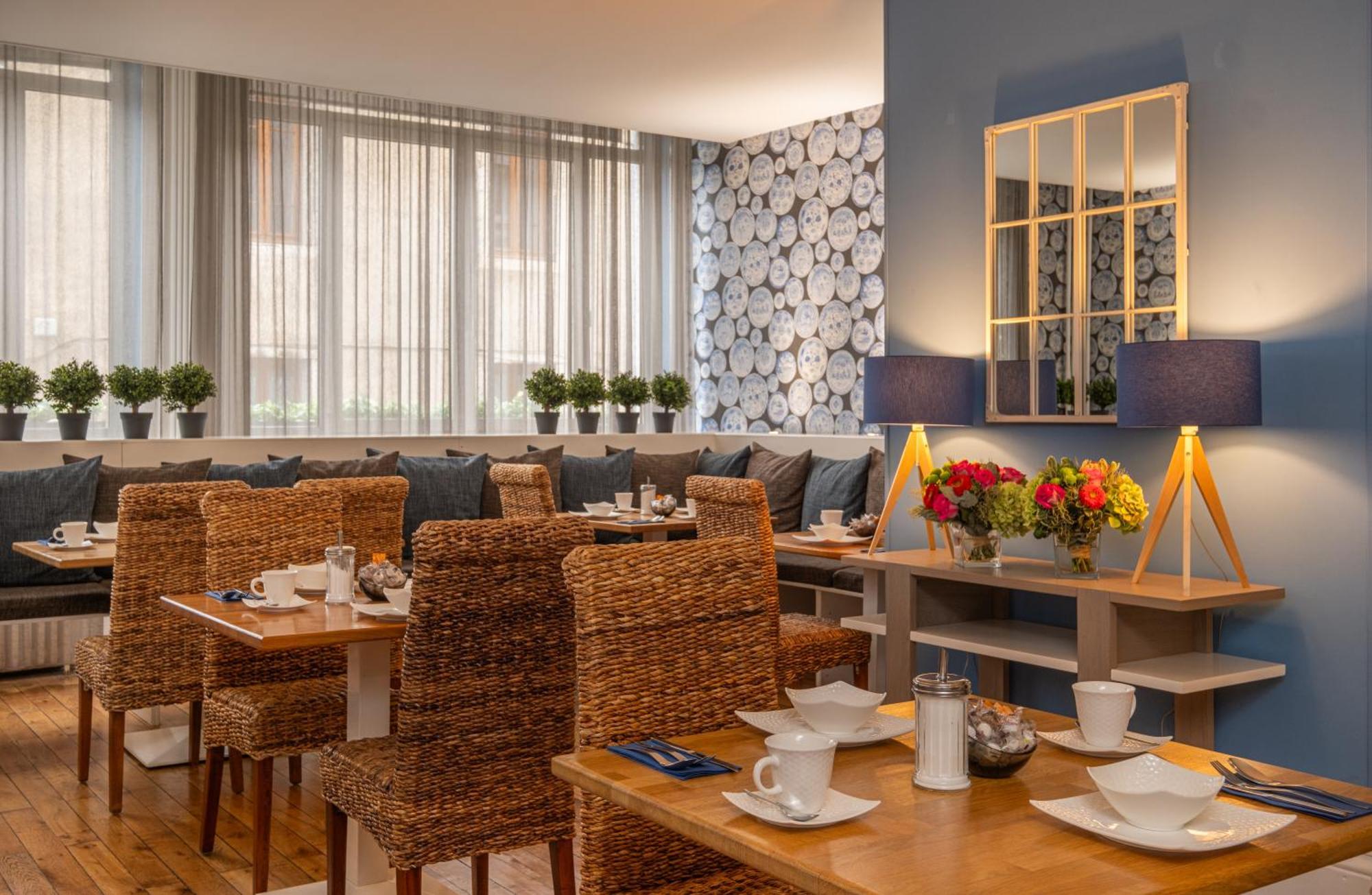 Le Nouvel Hotel Oyonnax Esterno foto