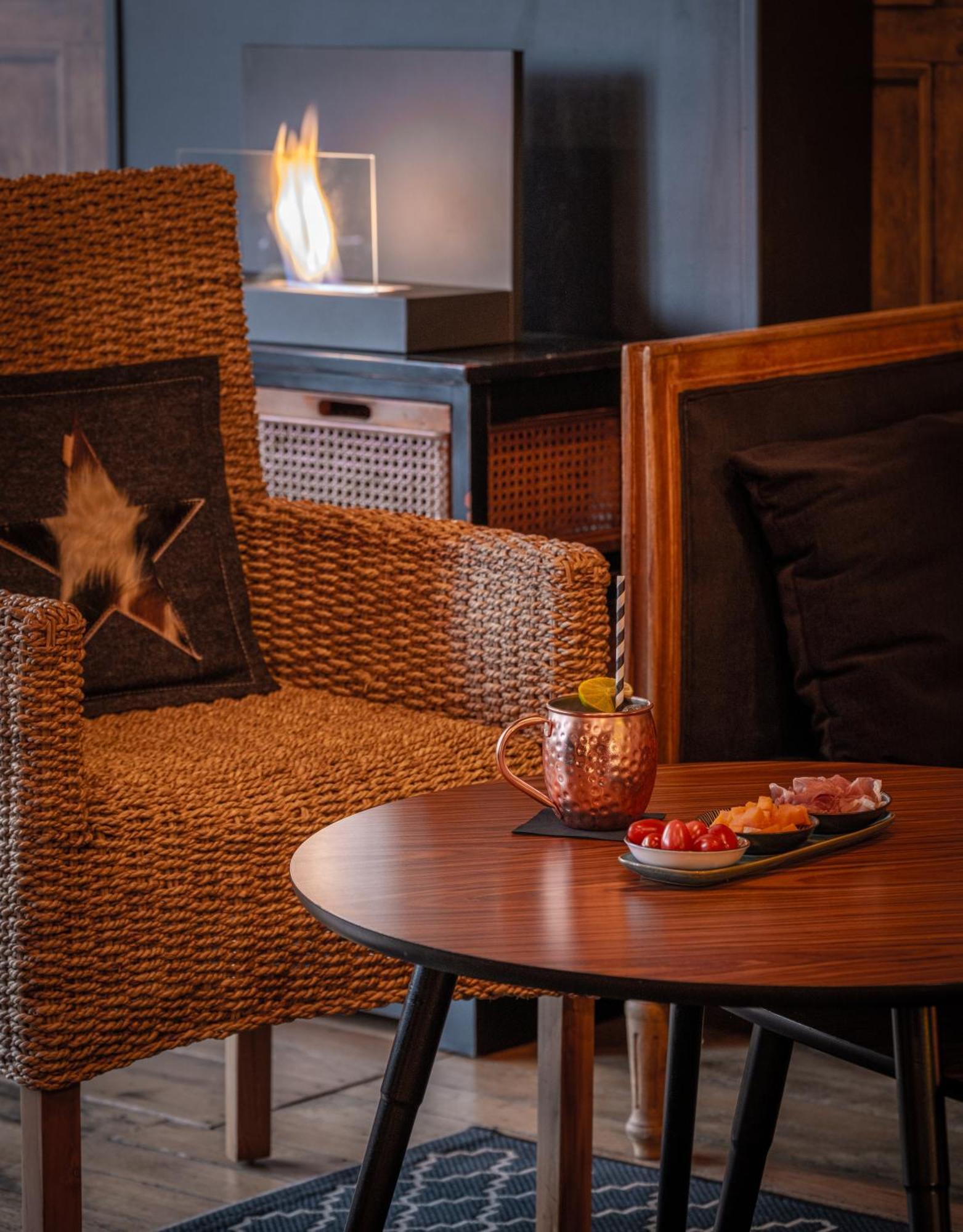 Le Nouvel Hotel Oyonnax Esterno foto