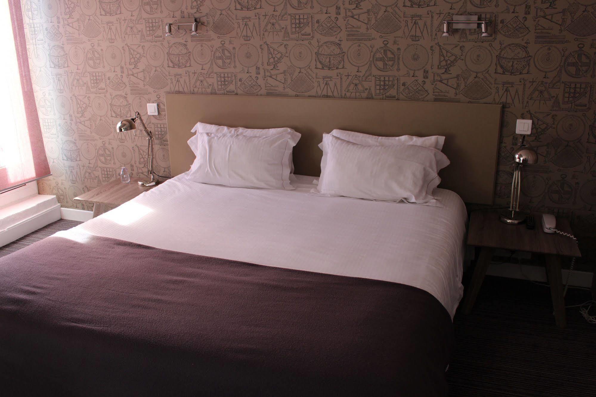 Le Nouvel Hotel Oyonnax Esterno foto