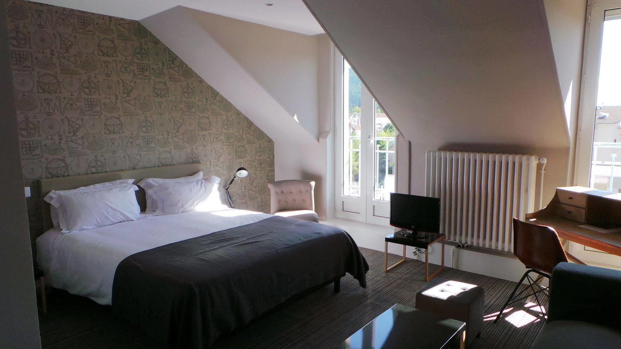 Le Nouvel Hotel Oyonnax Esterno foto